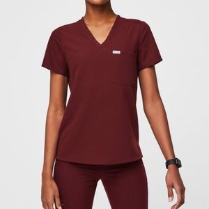 FIGS Catarina one pocket top- burgundy